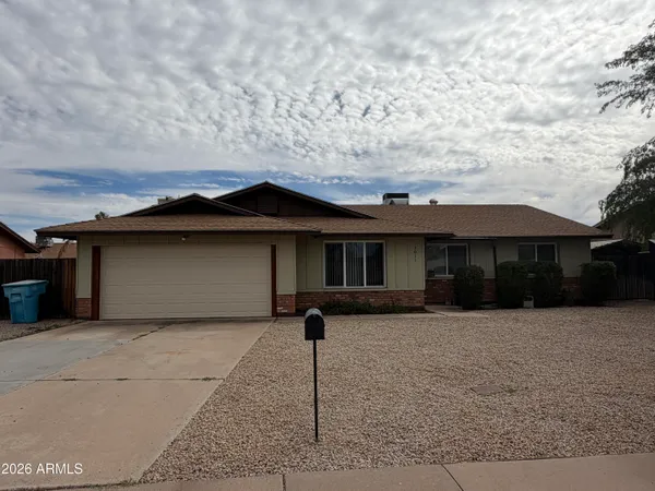 $2,200 | 3011 West Campo Bello Drive, Phoenix, AZ 85053
