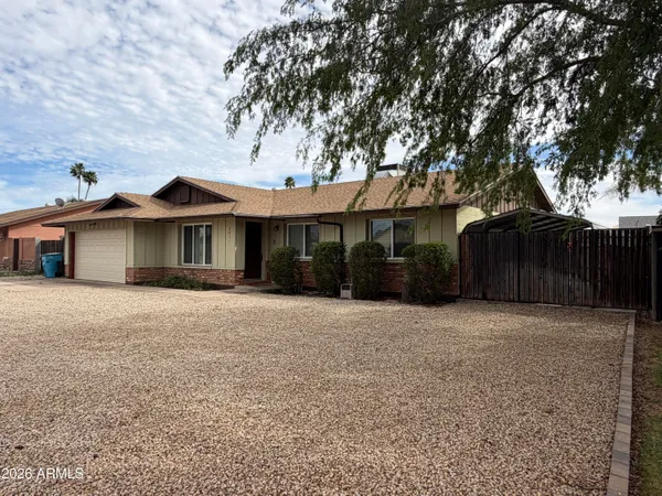 $2,200 | 3011 West Campo Bello Drive, Phoenix, AZ 85053