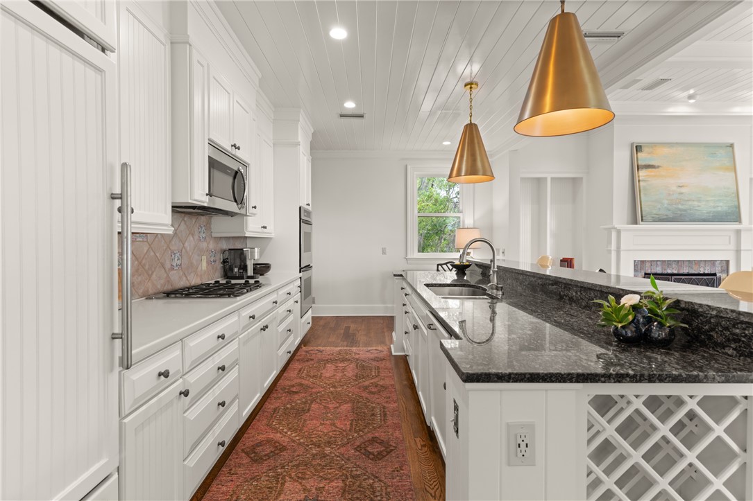 105 Hawkins Island Circle St. Simons Island, GA 31522 - Photo 10 of 47