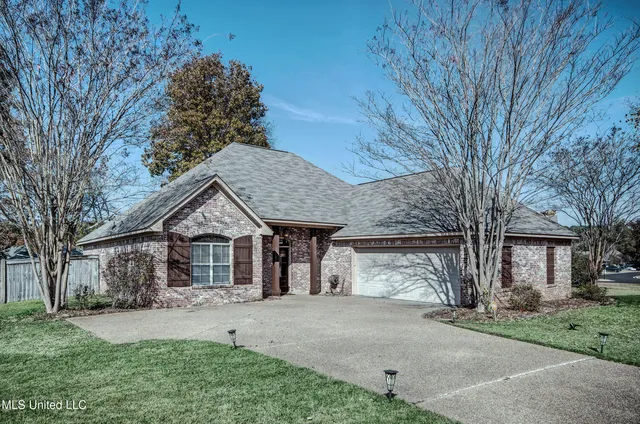$279,900 | 243 East Pinebrook Drive, Brandon, MS 39047