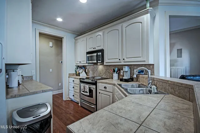 $279,900 | 243 East Pinebrook Drive, Brandon, MS 39047