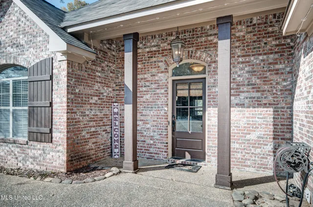 $279,900 | 243 East Pinebrook Drive, Brandon, MS 39047