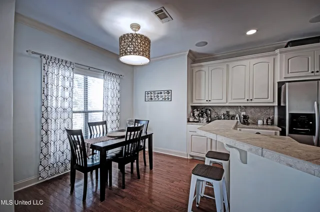 $279,900 | 243 East Pinebrook Drive, Brandon, MS 39047