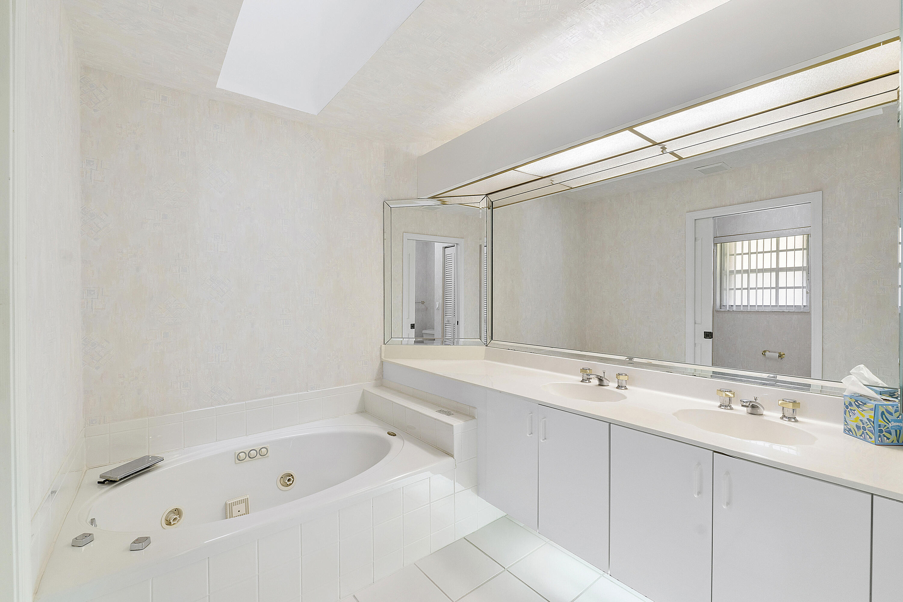 9705 Malvern Drive Fort Lauderdale, FL 33321 - Photo 15 of 29 Primary En Suite