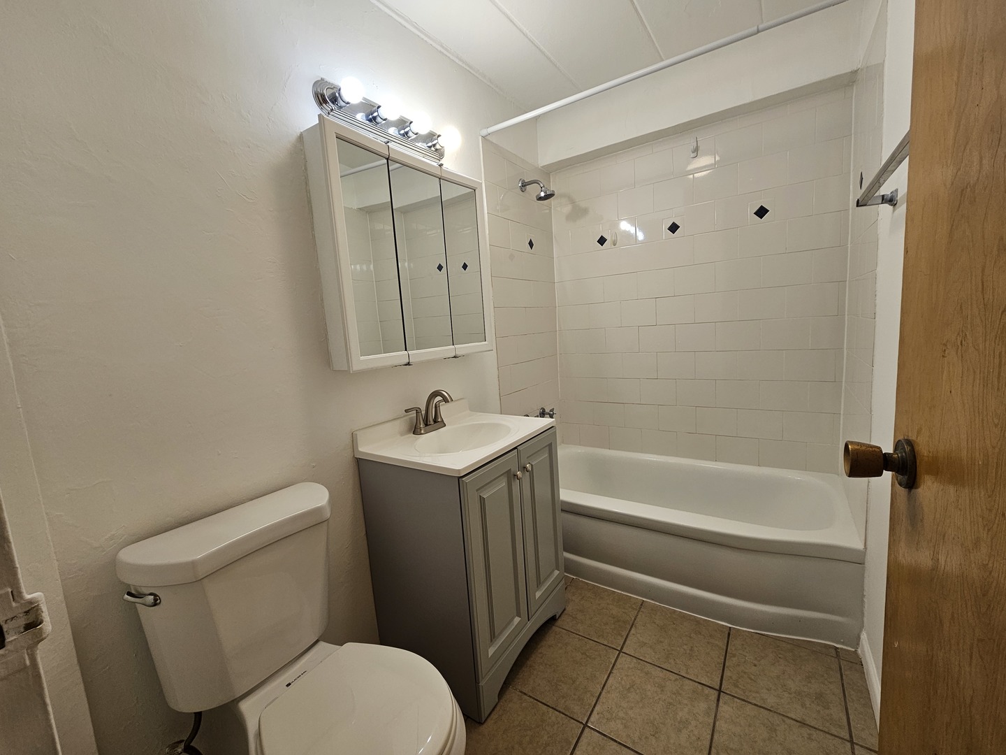 5906 North Sheridan Road, Unit 3F Chicago, IL 60660 - Photo 7 of 16