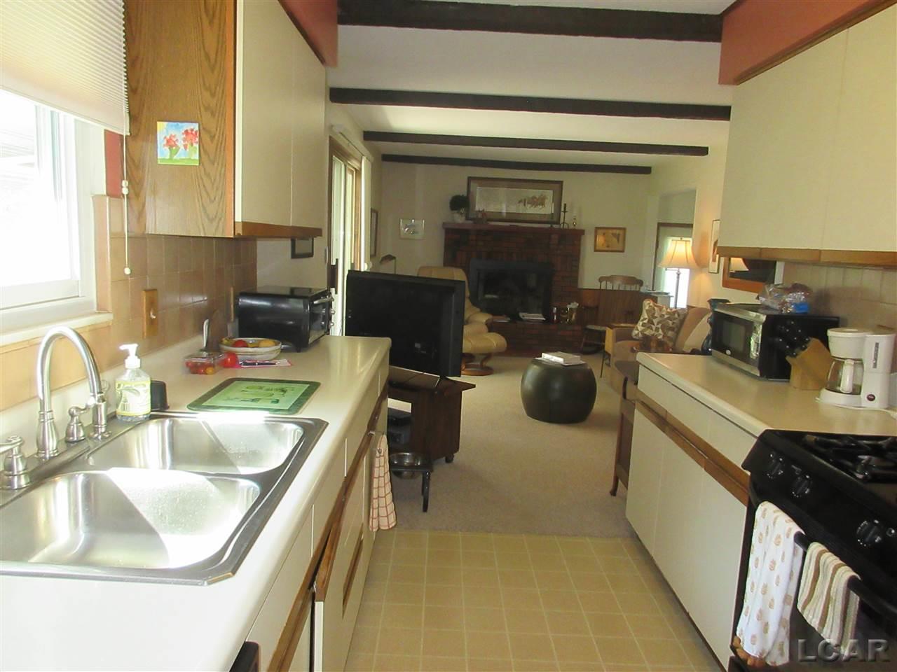 38 Ridgemont Drive Adrian, MI 49221 - Photo 16 of 51 31385577-15.JPG