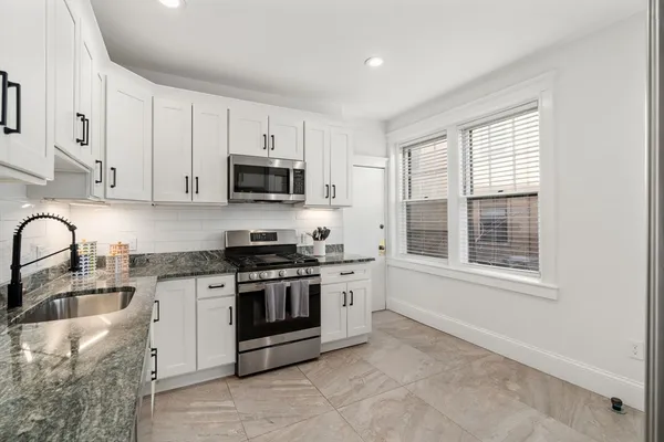 $819,000 | 461 Washington Street, Unit 1, Brookline, MA 02446