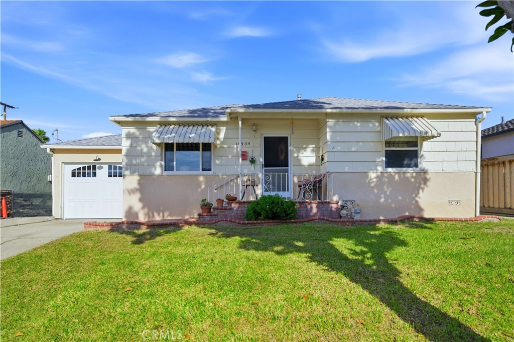 13935 Chestnut Street Whittier, CA 90605 - Photo 1 of 1 a front view of house with yard