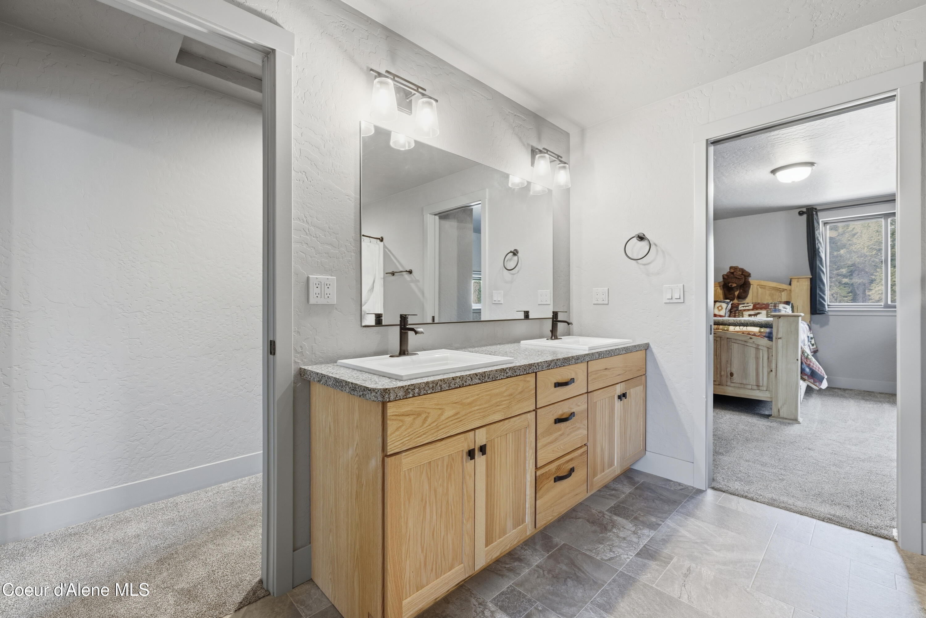 816 Old House Road Athol, ID 83801 - Photo 39 of 64 Jack and Jill Bath