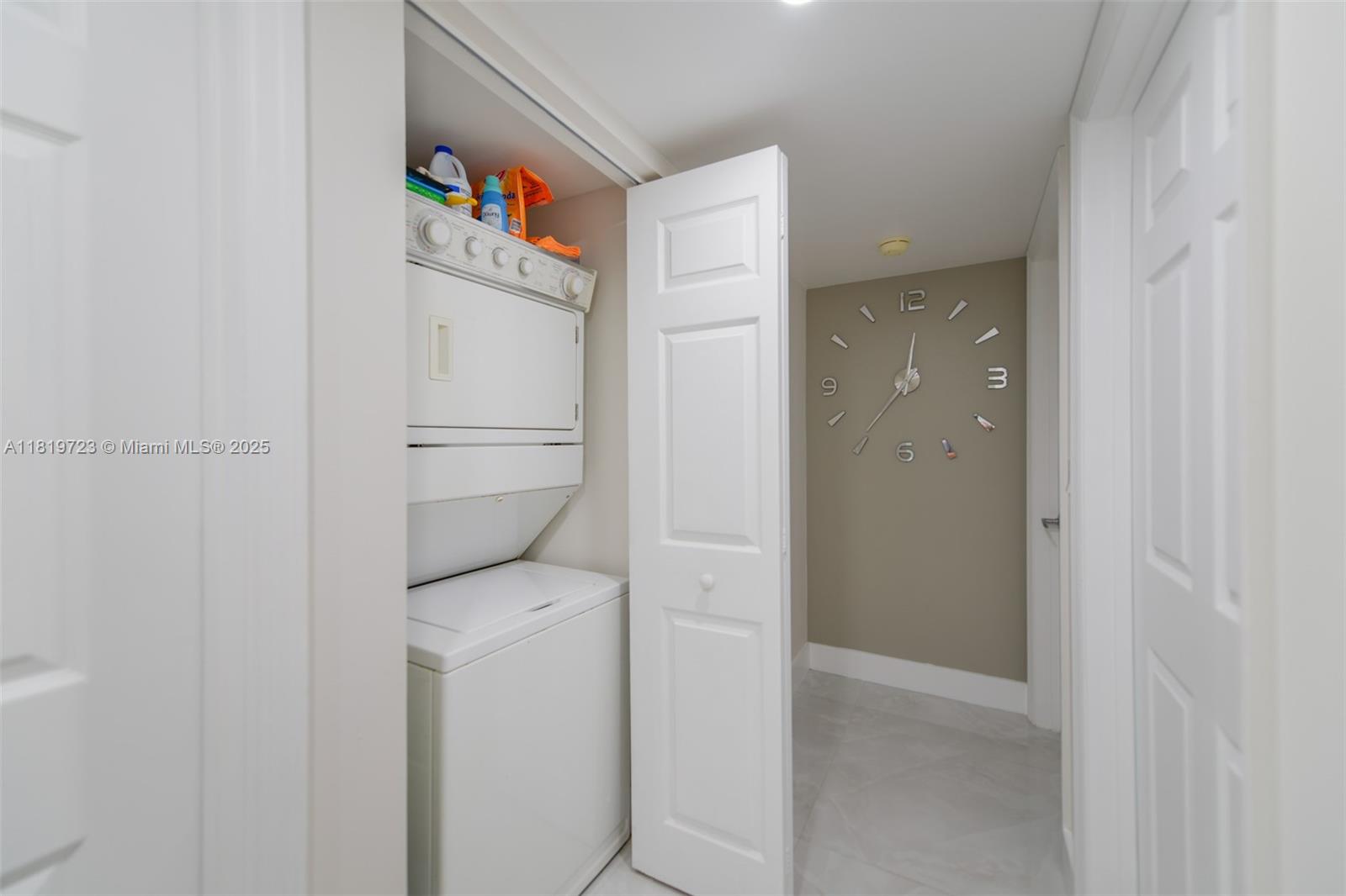 3000 Coral Way, Unit 1208 Miami, FL 33145 - Photo 22 of 35 a utility room with dryer and washer