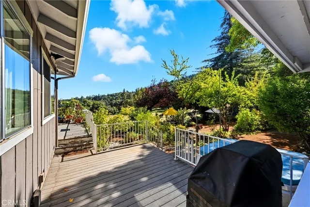 a view of a yard with a tree