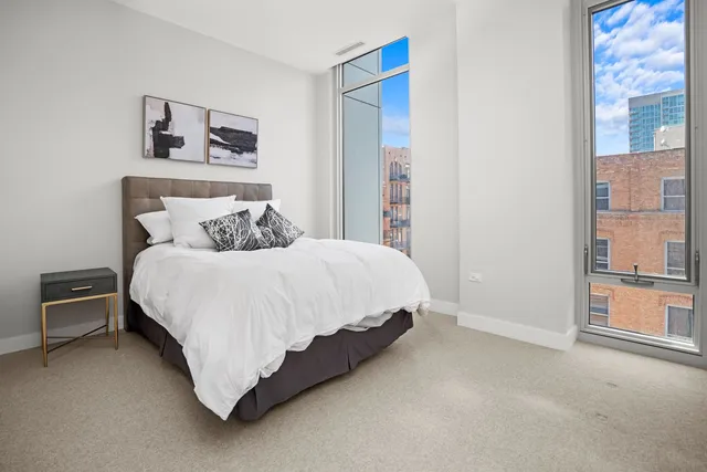 $1,449,995 | 360 West Erie Street, Unit 5A, Chicago, IL 60654