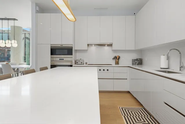 $1,449,995 | 360 West Erie Street, Unit 5A, Chicago, IL 60654