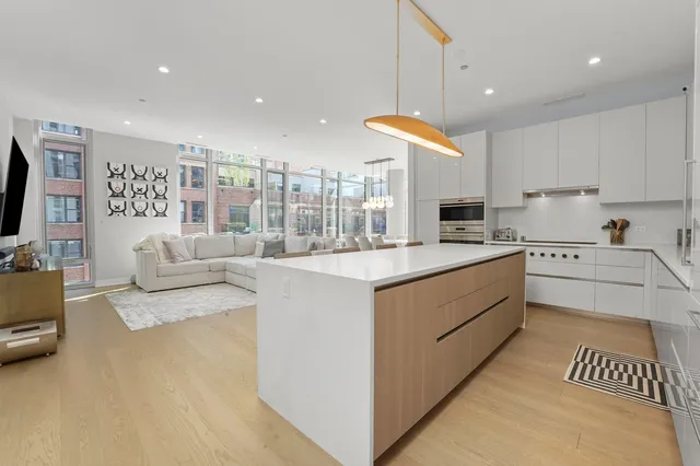 $1,449,995 | 360 West Erie Street, Unit 5A, Chicago, IL 60654