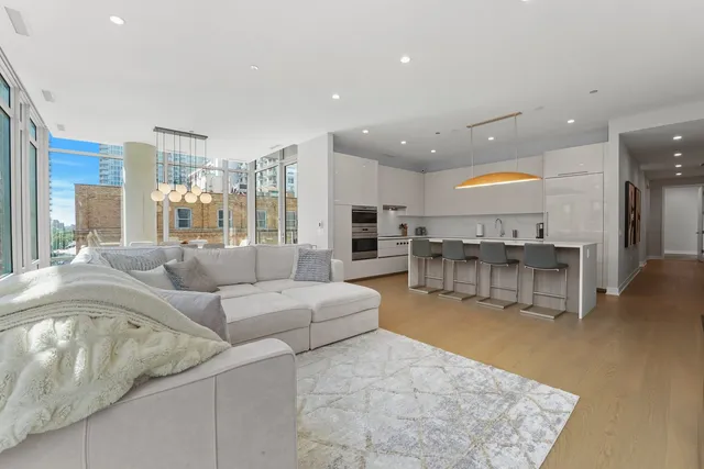 $1,449,995 | 360 West Erie Street, Unit 5A, Chicago, IL 60654