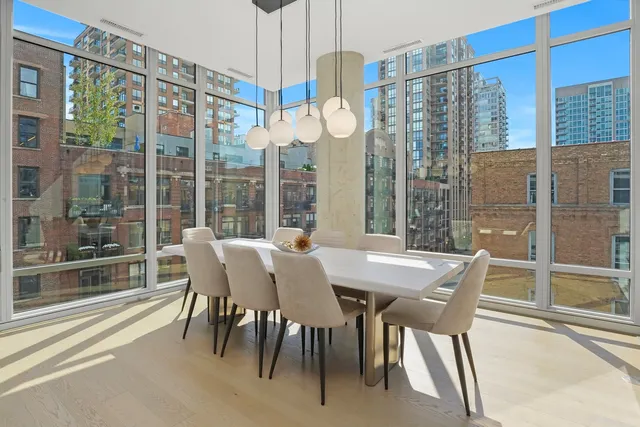 $1,449,995 | 360 West Erie Street, Unit 5A, Chicago, IL 60654