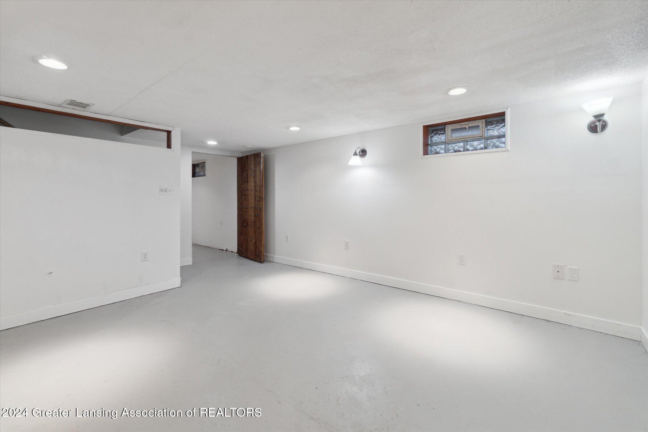 601 Ridgewood Avenue Lansing, MI 48910 - Photo 23 of 35 40-601-Ridgewood-Ave-Lansing-MI-48910-Wi