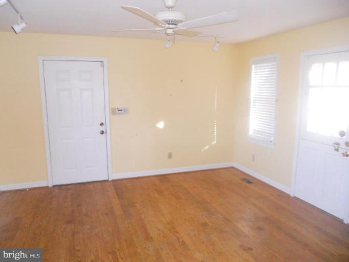 3164 Rolling Road Edgewater, MD 21037 - Photo 3 of 19 Den