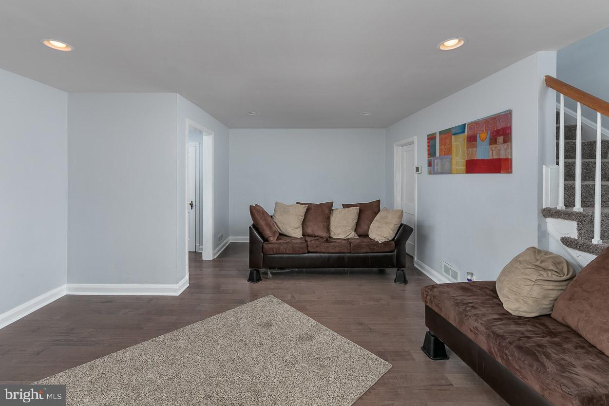1185 Granville Road Baltimore, MD 21207 - Photo 12 of 41 Living Room