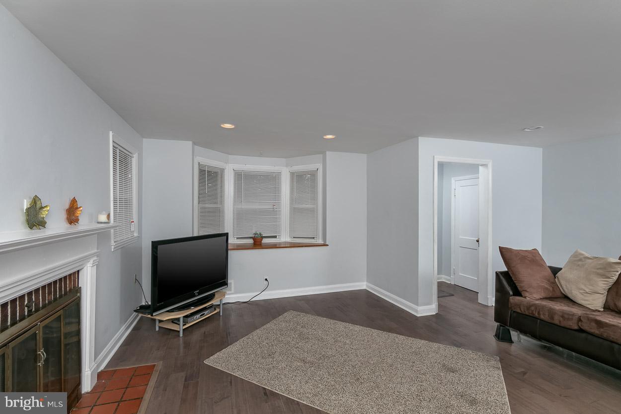 1185 Granville Road Baltimore, MD 21207 - Photo 13 of 41 Living Room