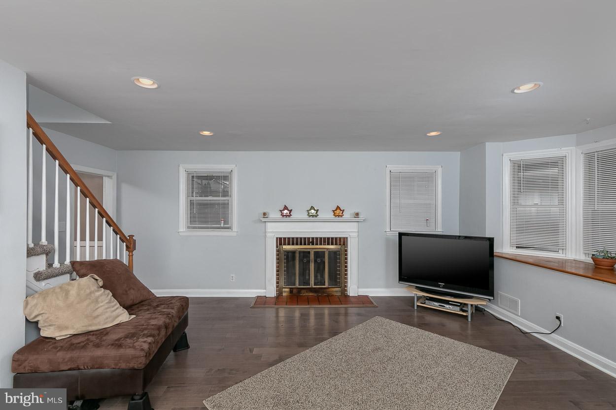 1185 Granville Road Baltimore, MD 21207 - Photo 17 of 41 Living Room