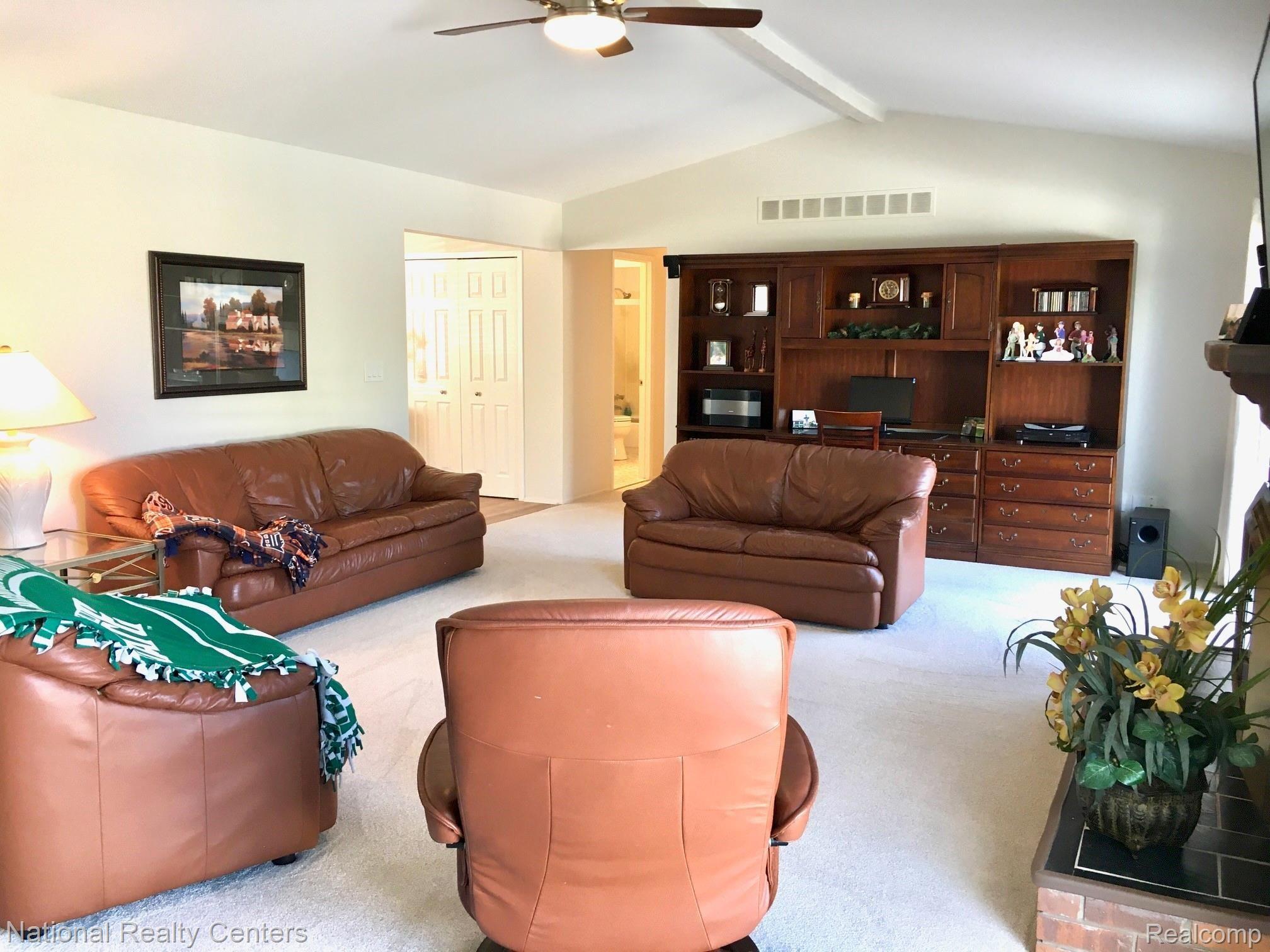 460 Coldiron Drive Rochester, MI 48307 - Photo 11 of 44 Spacious Great Room