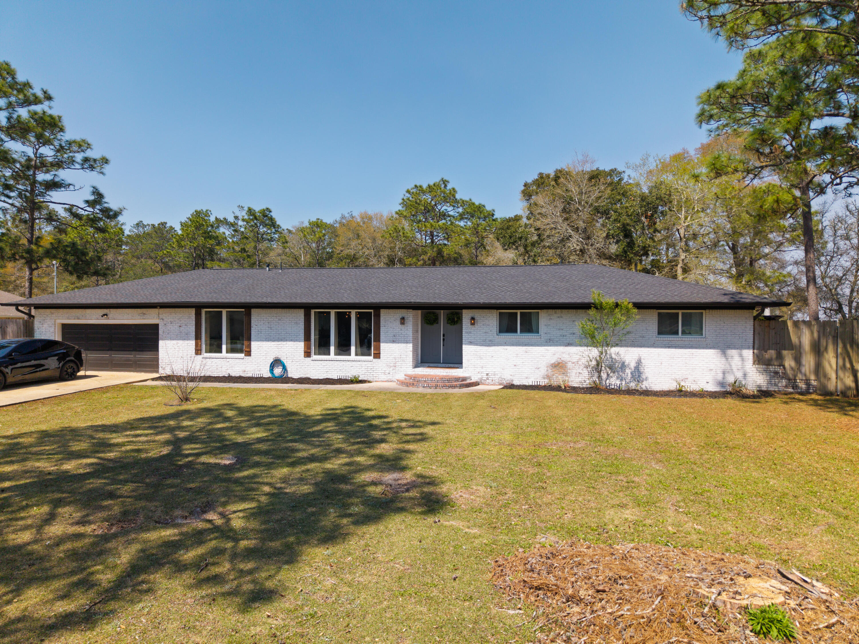 837 Cardinal Street Fort Walton Beach, FL 32547 - Photo 13 of 44 a front view of house with ocean view
