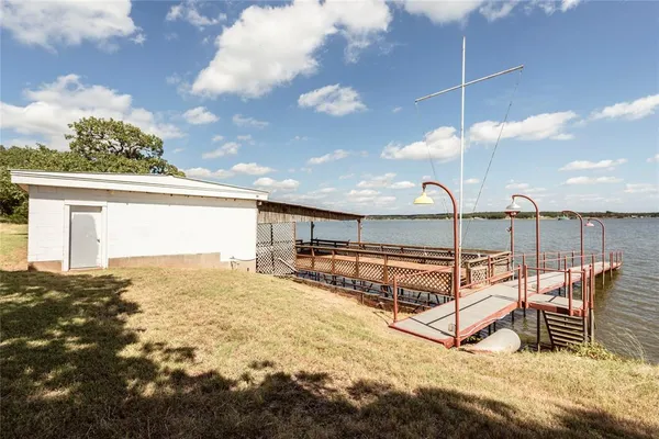 $950,000 | 722 Storey Road, Nocona, TX 76255