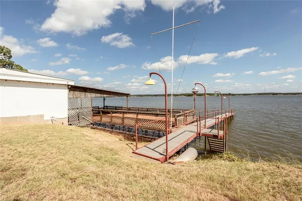 $950,000 | 722 Storey Road, Nocona, TX 76255