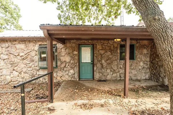 $950,000 | 722 Storey Road, Nocona, TX 76255