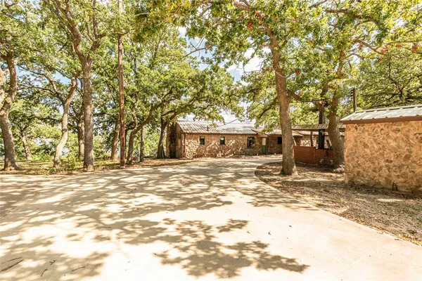 $950,000 | 722 Storey Road, Nocona, TX 76255