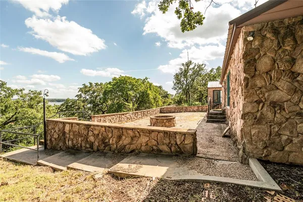 $950,000 | 722 Storey Road, Nocona, TX 76255