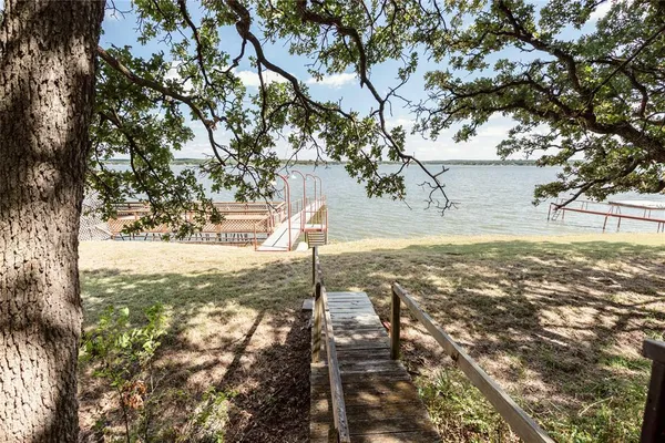 $950,000 | 722 Storey Road, Nocona, TX 76255