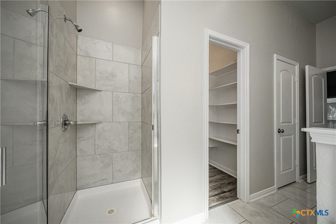 8109 Northgate Loop Temple, TX 76502 - Photo 27 of 35 a bathroom with a bathtub