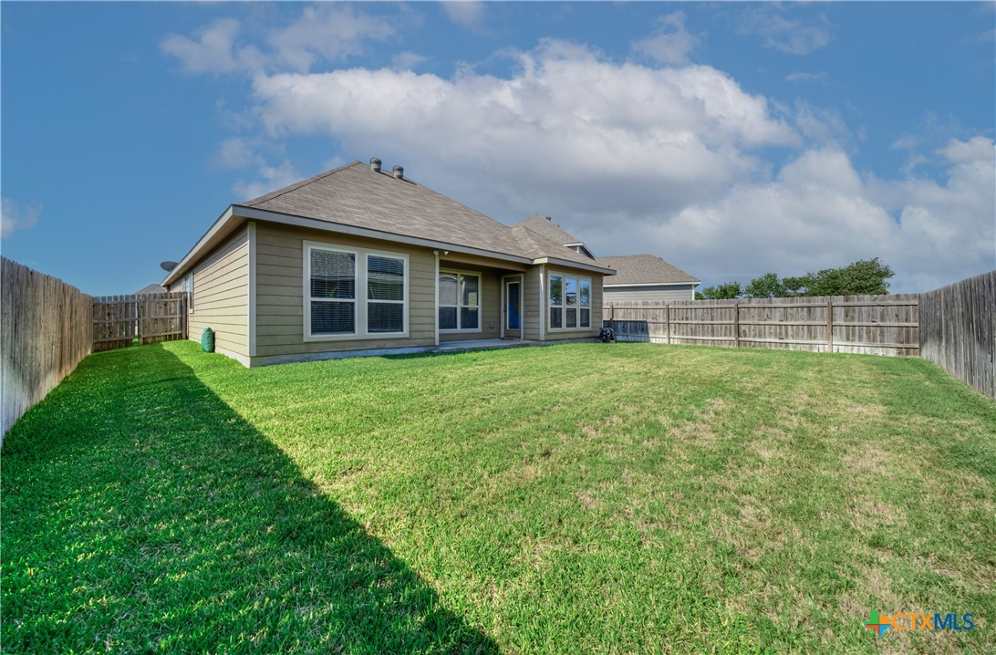 8109 Northgate Loop Temple, TX 76502 - Photo 4 of 35 a view of a house with a yard and sitting area