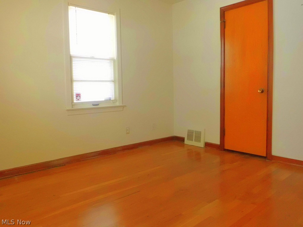 912 Carpenter Street Akron, OH 44310 - Photo 10 of 25 Bedroom 1 (Pic1)