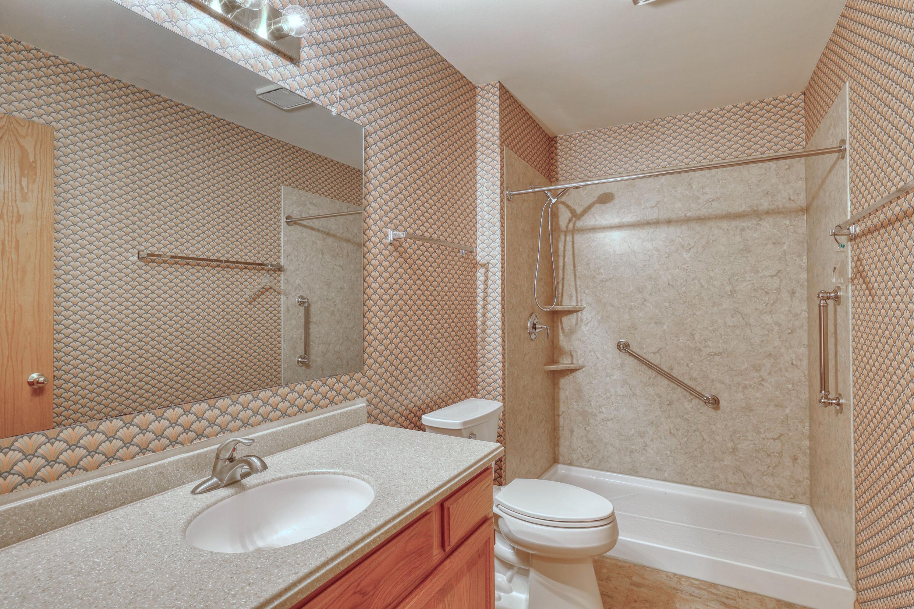 18275 Brookfield Lake Drive, Unit 93 Brookfield, WI 53045 - Photo 15 of 25 Main Bath