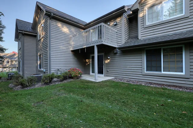 $274,000 | 18275 Brookfield Lake Drive, Unit 93, Brookfield, WI 53045