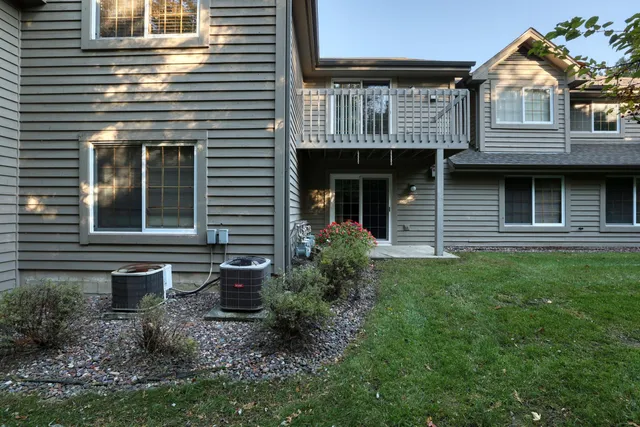 $274,000 | 18275 Brookfield Lake Drive, Unit 93, Brookfield, WI 53045