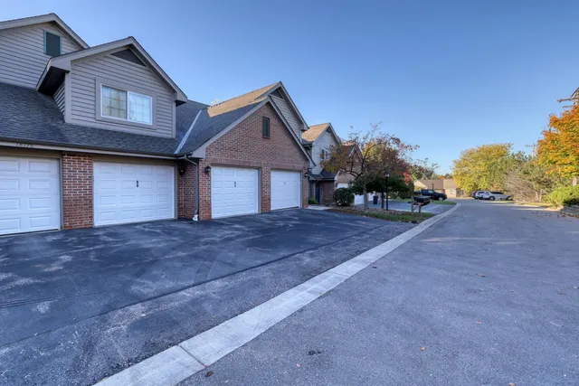 $274,000 | 18275 Brookfield Lake Drive, Unit 93, Brookfield, WI 53045