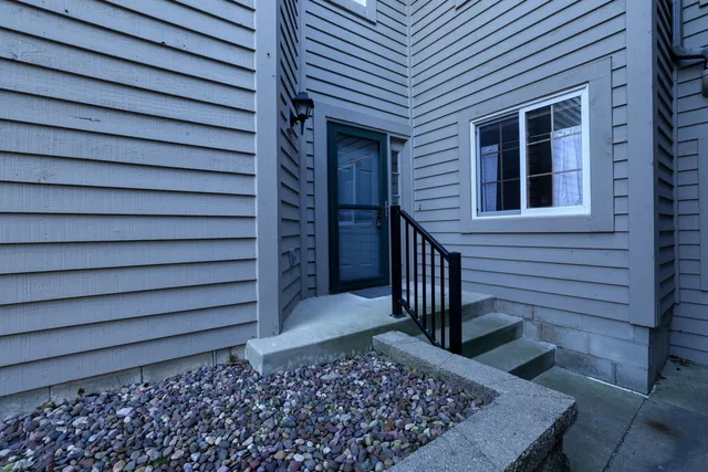 $274,000 | 18275 Brookfield Lake Drive, Unit 93, Brookfield, WI 53045