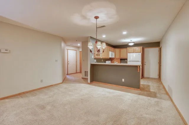 $274,000 | 18275 Brookfield Lake Drive, Unit 93, Brookfield, WI 53045