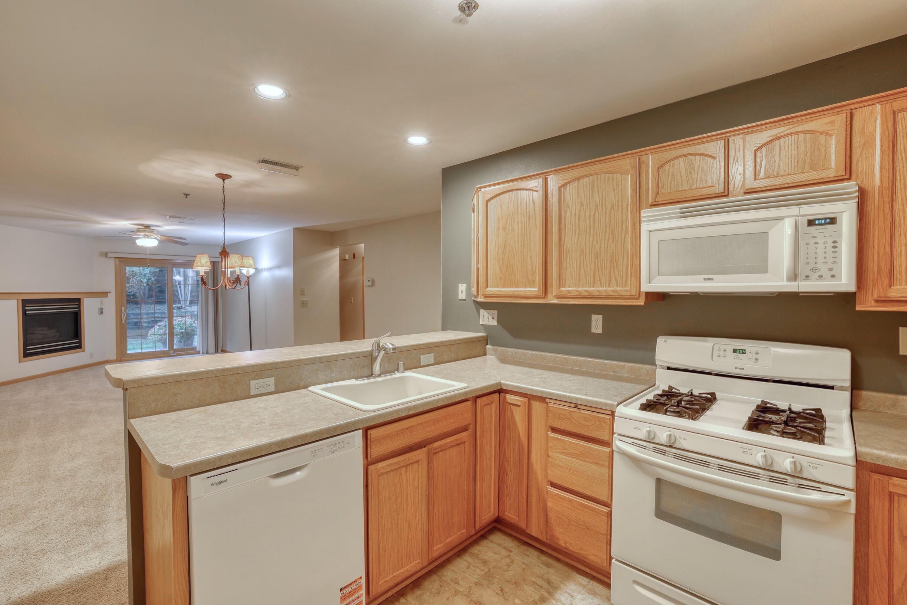18275 Brookfield Lake Drive, Unit 93 Brookfield, WI 53045 - Photo 9 of 25 Kitchen