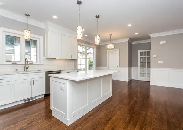 $5,100 | 33 Eddy Street, Unit 1, Waltham, MA 02453