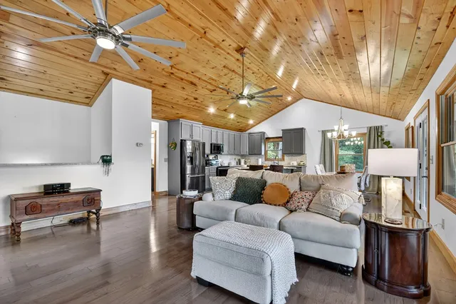 $563,900 | 380 Bear Trail, Murphy, NC 28906