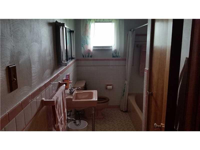 324 Wendel Road Irwin, PA 15642 - Photo 8 of 19 Full Bath.