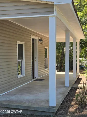 a view of a entryway of the house