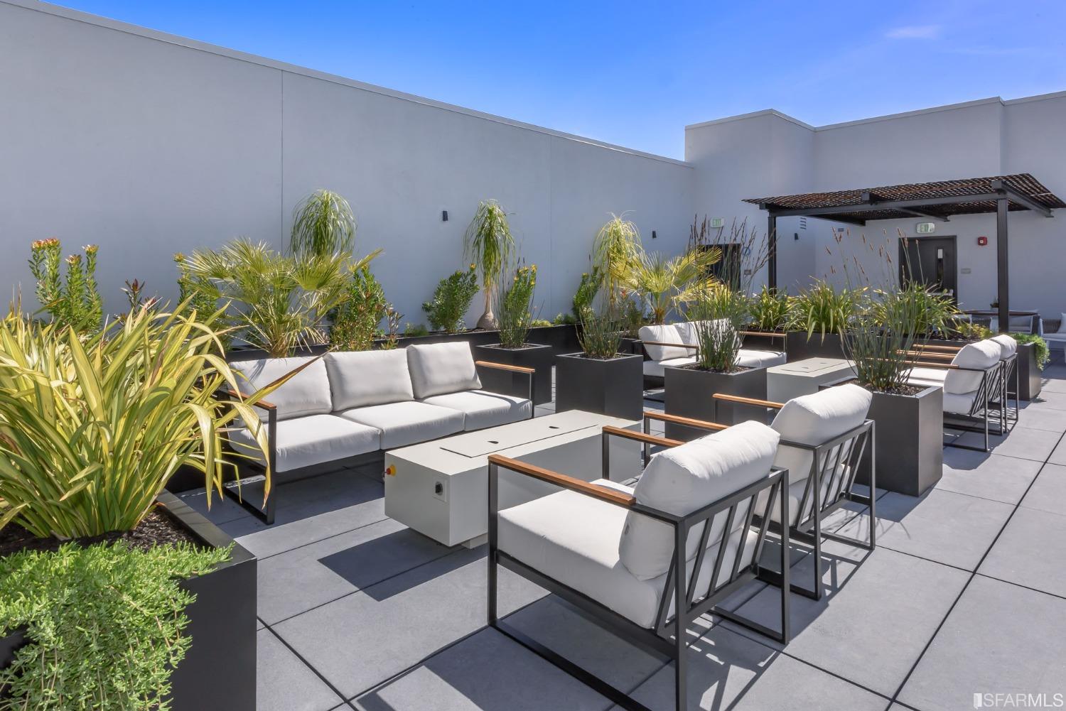 1288 Howard Street, Unit 403 San Francisco, CA 94103 - Photo 12 of 33 a living room with patio furniture