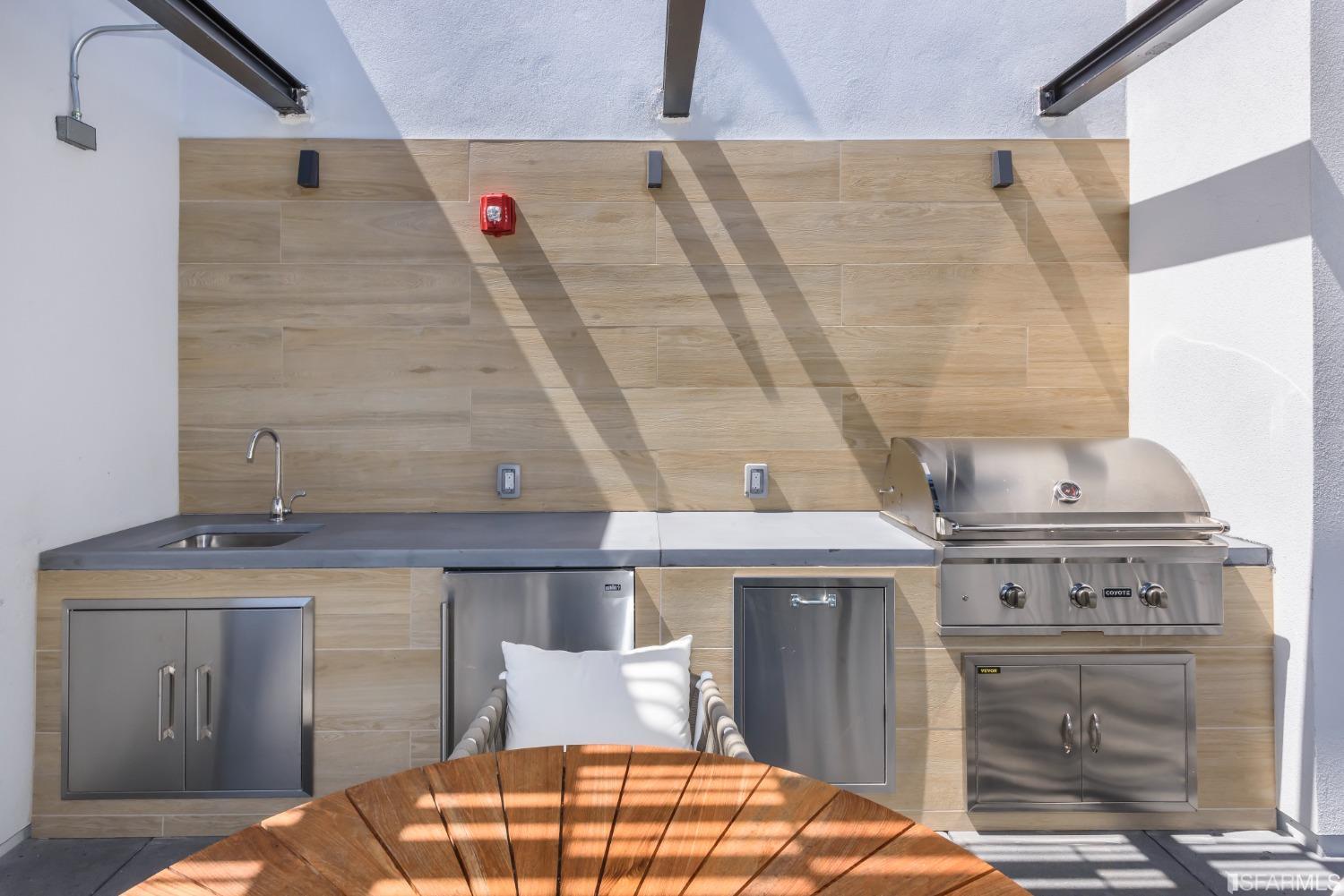 1288 Howard Street, Unit 403 San Francisco, CA 94103 - Photo 17 of 33
