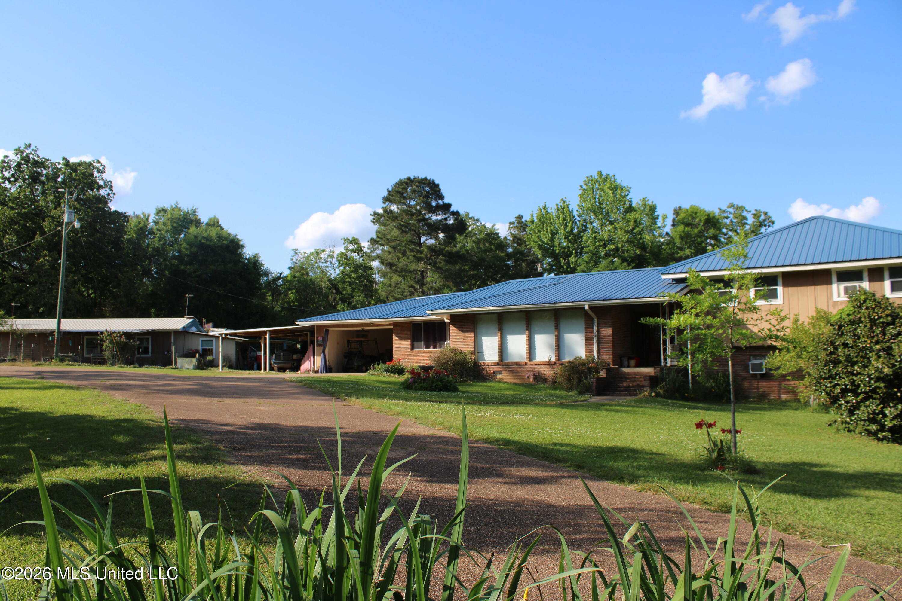 3085 Beauregard Road Wesson, MS 39191 - Photo 2 of 21 IMG_9431